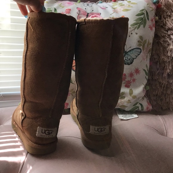 Kids UGG Classic Tall Boot - Picture 3 of 8